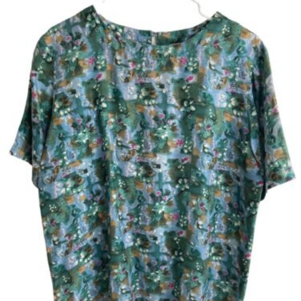 Stunt Collections Womens Top Medium 100% Silk Short Sleeve Flowered